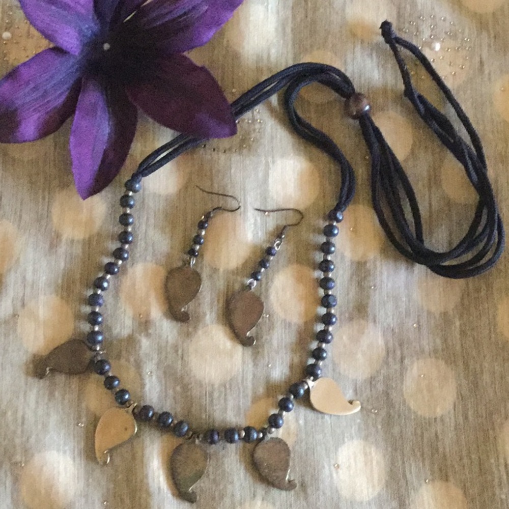 Metal necklace